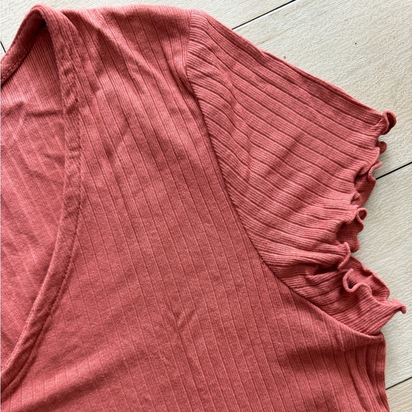 Madewell v-neck ribbed button henley ruffled short-sleeve t-shirt - Picture 3 of 6